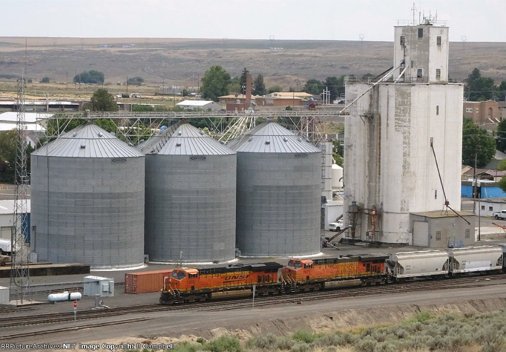 BNSF 7808-BNSF 7677